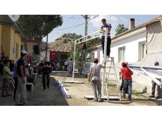 Salihli Şehidine Ağlıyor