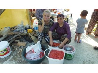 Ev Yapımı Salça Geçim Kapısı Oldu