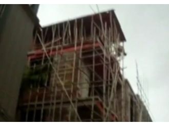 İntihar Etmek İsteyen Genç, Polisin Üzerine Düştü