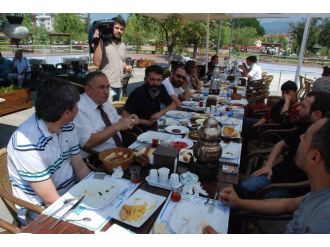 Bolu’da Görev Yapan Gazeteciler Kahvaltıda Bir Araya Geldi