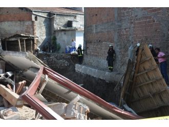 Temel Kazısı Bina Çökertti