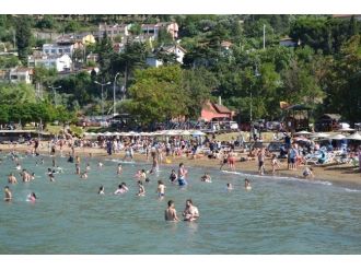 Mavi Bayraklı Plaj Doldu Taştı