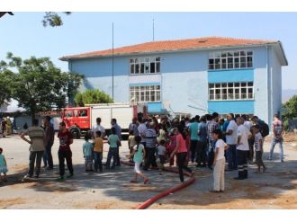 İzmir’de Tarihi Okul Yangını