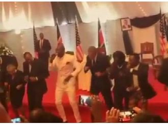 Obama’dan Dans Şov