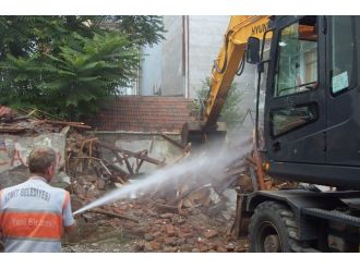 İzmit’te Eski Yapılar Yıkılıyor