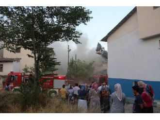 Çocukların Yaktığı Ateş Bir Evi Kül Etti