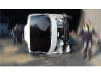 Çevik Kuvvet Otobüsü Devrildi: 3 Polis Yaralı