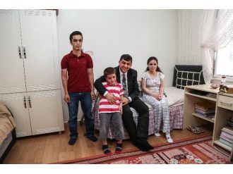 Fadıloğlu Engelli Merve’yi Ziyaret Etti