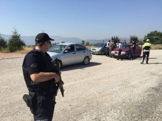 Bolu Kent Girişlerinde Silahlı Polisler Nöbet Tutuyor