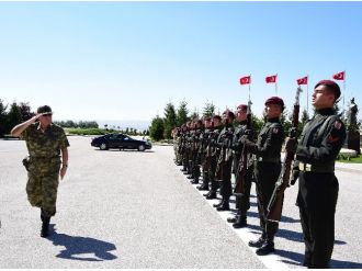 Genelkurmay Başkanı Orgeneral Özel, Bordo Berelileri Denetledi