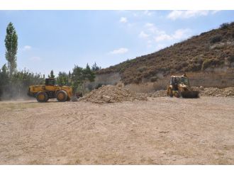 Silifke Belediyesi’nden Mukaddem Mahallesine Futbol Sahası Ve Sosyal Alan