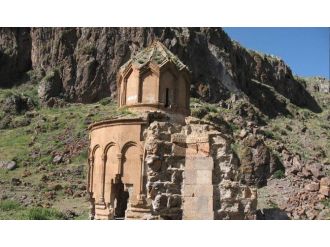 Digor’daki Tarihi Beş Kiliseler Yıkılıyor