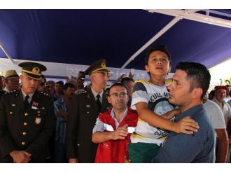 Babasının Naaşı Başından Ayrılmadı
