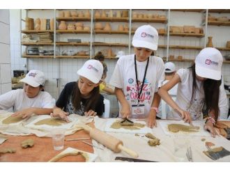 Çocuklar Büyükşehir Yaz Okullarında Seramik Sanatıyla Tanışıyor