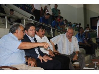 Milletvekili Tunç, Tenis Müsabakalarını İzledi