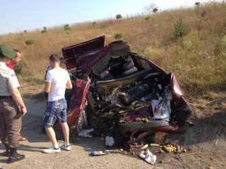 Kamyon Emniyet Şeridindeki Otomobili Biçti: 1 Ölü, 2 Ağır Yaralı