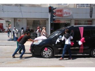 Bahşiş Alabilmek İçin Hayatlarını Tehlikeye Atıyorlar