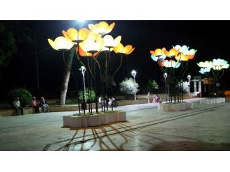 Kültür Sanat Sokağı Rengarenk Ve Işıl Işıl