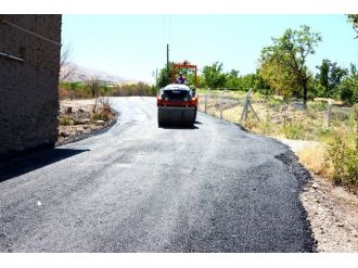 Büyükşehir Belediyesi, Kale’nin Yollarını Asfaltlıyor