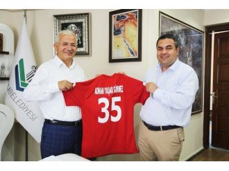 Başkan Adnan Yaşar Görmez’e 35 Numaralı Forma
