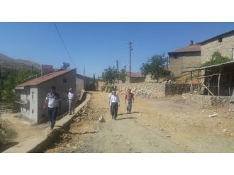 Çelikhan’a Kilitli Parke Taş Döşeniyor