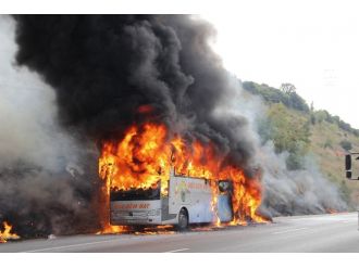 Otobüs Alev Alev Yandı: 32 Yolcu Ölümden Döndü !