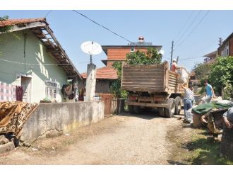 Evden Çıkartılan Kamyon Dolusu Çöp İmha Edildi
