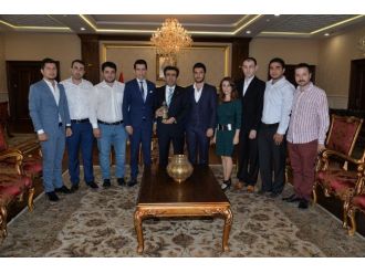 Vali Güzeloğlu, Genç Girişimciler Derneği’ni Konuk Etti