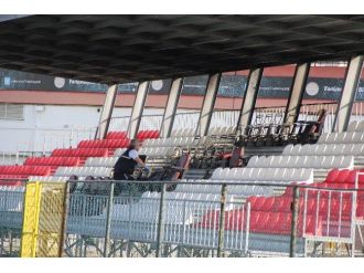 Tribünü Oynarken Yakmışlar