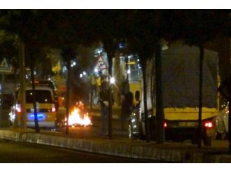 Diyarbakır’da Lastik Yakan Göstericiler Yolu Trafiğe Kapattı