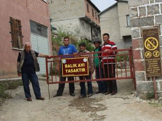 Köy Meydanına Kapı Kurup Kilit Vurdular