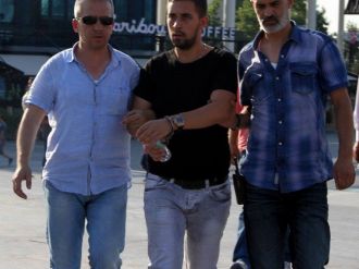 Çocukluk Arkadaşını Avm’de Bıçakladı