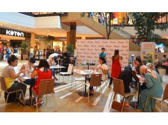 Piazza’daki Rengarenk Vitray Atölyesi’ne Yoğun İlgi