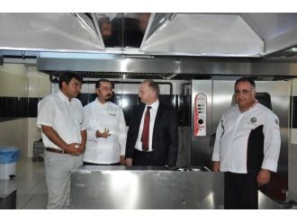 Vali Ceylan Osbar Eğitim Mutfağını Ziyaret Etti