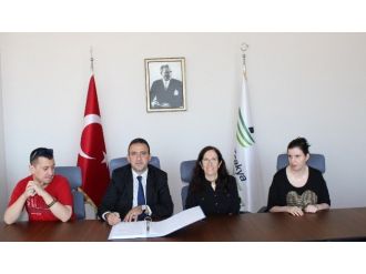 Fotoğraf Atölyesi İçin İmzalar Atıldı