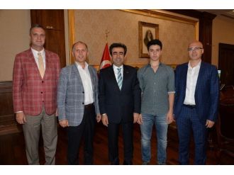 Medical Park Hastaneleri Yönetim Kurulu Başkanı’ndan Vali Güzeloğlu’na Ziyaret