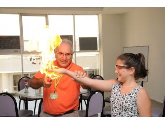 Deneylerle Bilim Yaz Okulu’na Yoğun İlgi