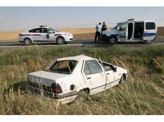 Kulu’da Otomobil Şarampole Devrildi: 2 Yaralı