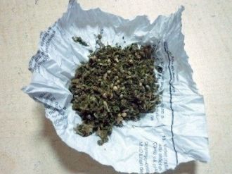 İzmir’de Uyuşturucu Satıcılarına Baskın: 8 Gözaltı