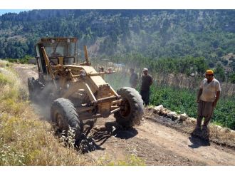 Erdemli Belediyesi Yol Açma Çalışmalarına Devam Ediyor