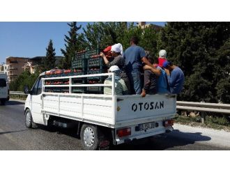 (Özel) Açık Kasa Kamyonetin Kasasındaki İşçiler Ölüme Sürüklendi