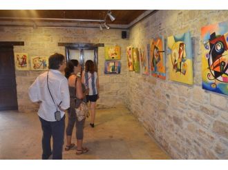 Kuşadası’nda İlk Adım Resim Sergisi Açıldı