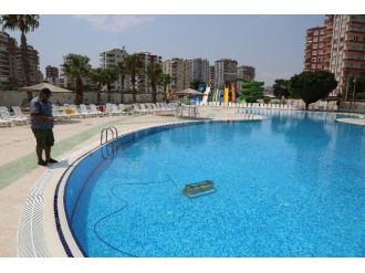 Mezitli’de Yüzme Havuzları Temizleniyor