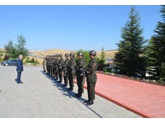 Vali Kamçı, Albay Yılmaz’ı Ziyaret Etti