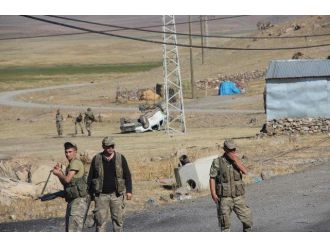 Erzurum’da Karakola Saldıran Teröristlerin Otomobili Takla Attı