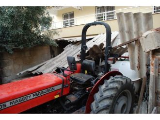 Traktörün Altında Kalan Şahıs Ayağından Yaralandı