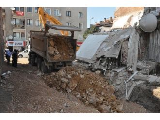 Yıkılan Binada Belediyenin İhmali Yok
