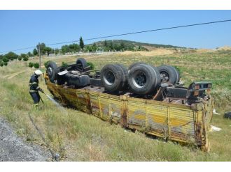 Seramik Yüklü Kamyon Devrildi: 1 Yaralı