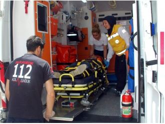 Motosiklet Yayaya Çarptı; 2 Yaralı