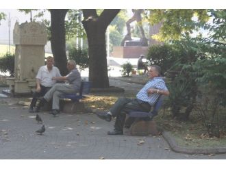 Sıcaktan Bunalan Vatandaşlar Gölgelere Akın Etti